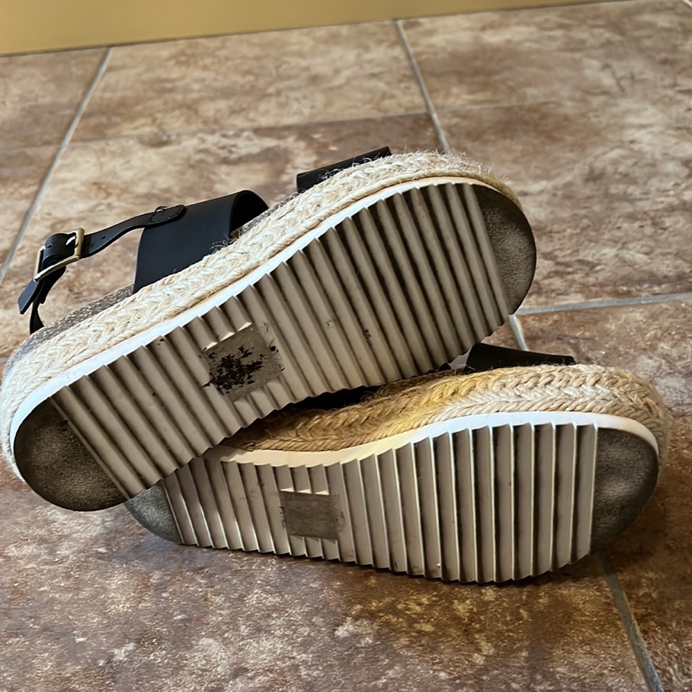Sandals - Picture 4 of 4